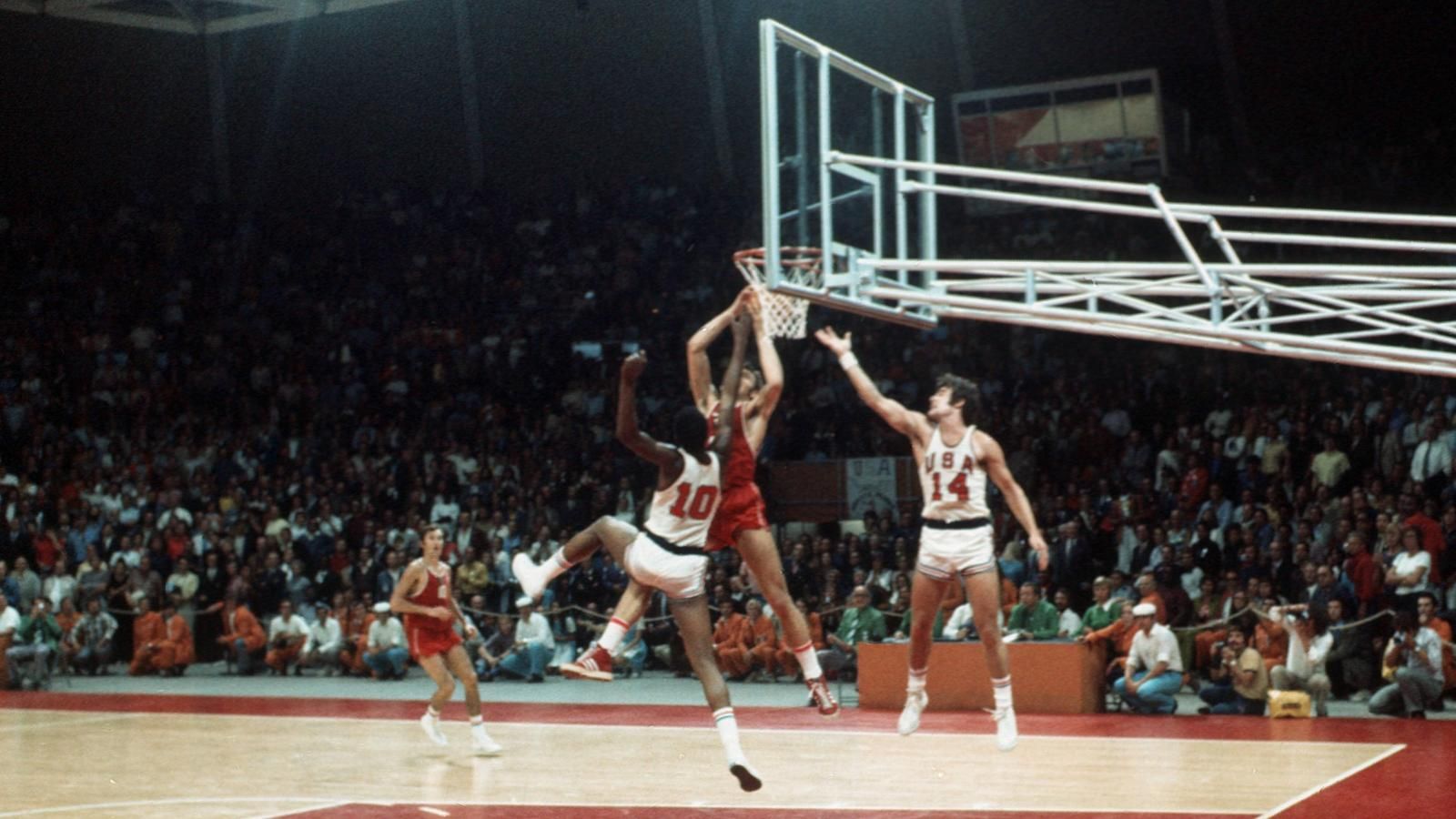 Три секунды после. Баскетбол 1972 финал СССР США. 1972 Баскетбольный матч СССР США 3 секунды.